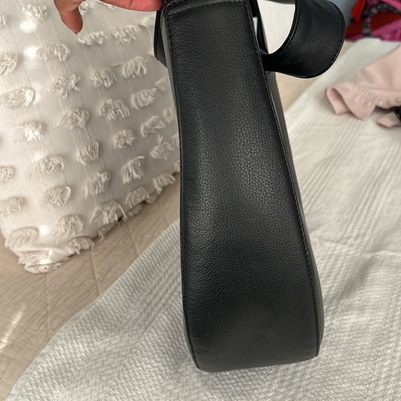 Extra large JUMBO GM LV kind of size made in India leather bag. - Picture 4 of 5